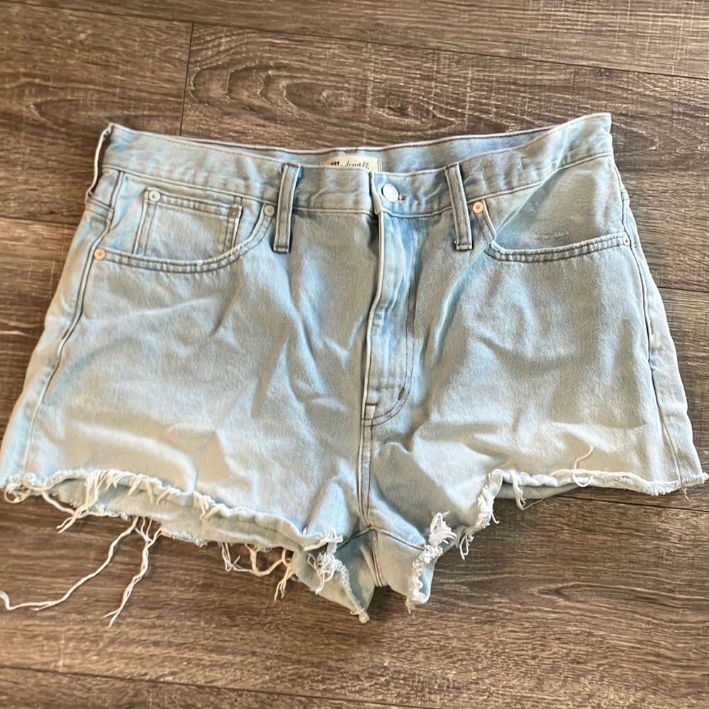 Madewell relaxed jean shorts size 31